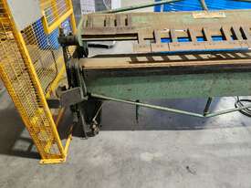 Herless Manual Panbrake Folder w/ High Speed Pneumatic Folding Option 2400mm - picture2' - Click to enlarge