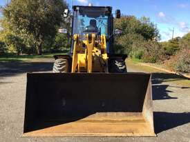 Front end loader - picture1' - Click to enlarge