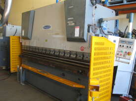 Used Steelmaster 3.2 metre x 100 Ton Hydraulic Pressbrake - picture0' - Click to enlarge