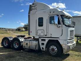 Freightliner Argosy 600HP Cummins Signature Engine - picture1' - Click to enlarge