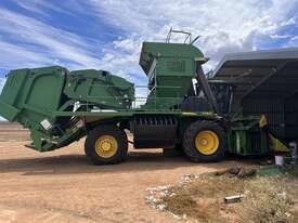 2013 JOHN DEERE 7760 COTTON EQUIPMENT Chassis No 1 - picture2' - Click to enlarge