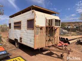 1994 Custom Single Axle Caravan - picture0' - Click to enlarge