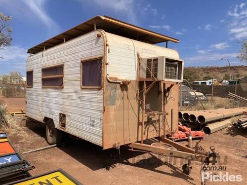 1994 Custom Single Axle Caravan