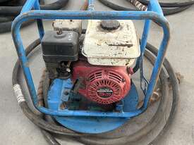 HONDA PETROL CONCRETE VIBRATOR - picture0' - Click to enlarge