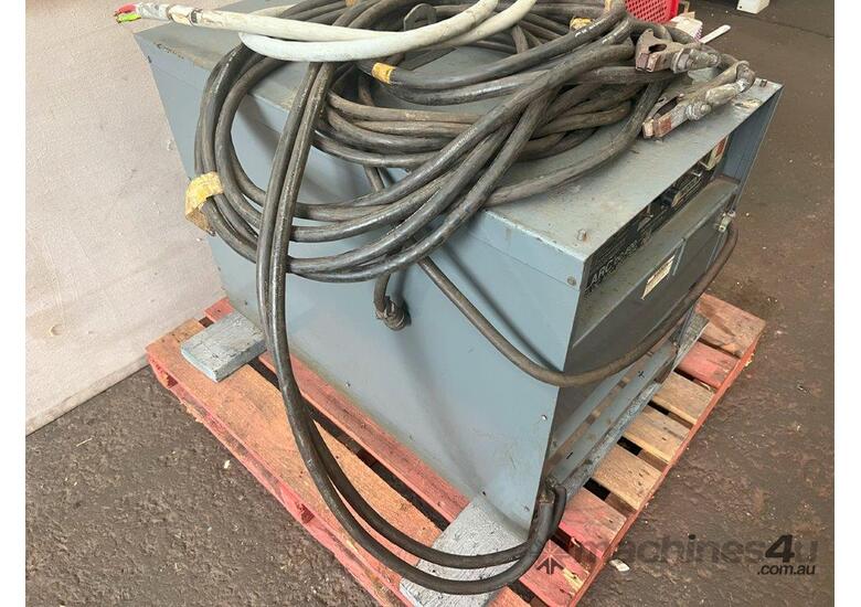 caption Lincoln DC-600 sub arc welder power source with leads/cables.