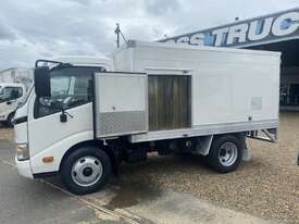 2011 Hino 616 Narrow cab 300 Series White Refrigerated 4.0l 4x2 - picture2' - Click to enlarge