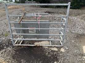 Arrow Calf Cradle Galvanised - picture2' - Click to enlarge