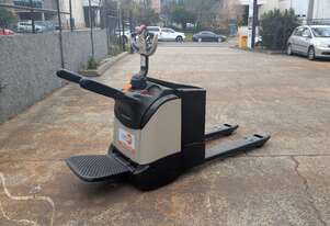 Crown WT3040 Ride-On Pallet Truck 2.0T | 1150mm Forks