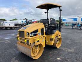 2018 Caterpillar CB2.7 Articulated Vibratory Dual Smooth Drum Roller - picture1' - Click to enlarge
