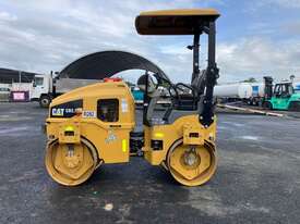 2018 Caterpillar CB2.7 Articulated Vibratory Dual Smooth Drum Roller - picture2' - Click to enlarge