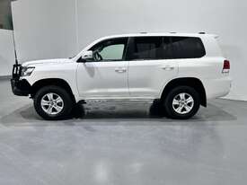 2020 Toyota Landcruiser GXL Diesel - picture1' - Click to enlarge