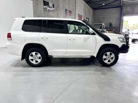 2020 Toyota Landcruiser GXL Diesel - picture2' - Click to enlarge