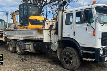 Truck, Excavator & Skid Steer Combo, heaps of attachments, E.M.U.S MS965