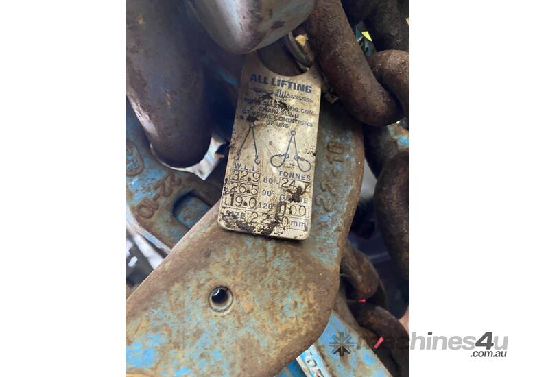 caption LOT #31 Lifting chains