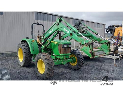 John Deere 5065e