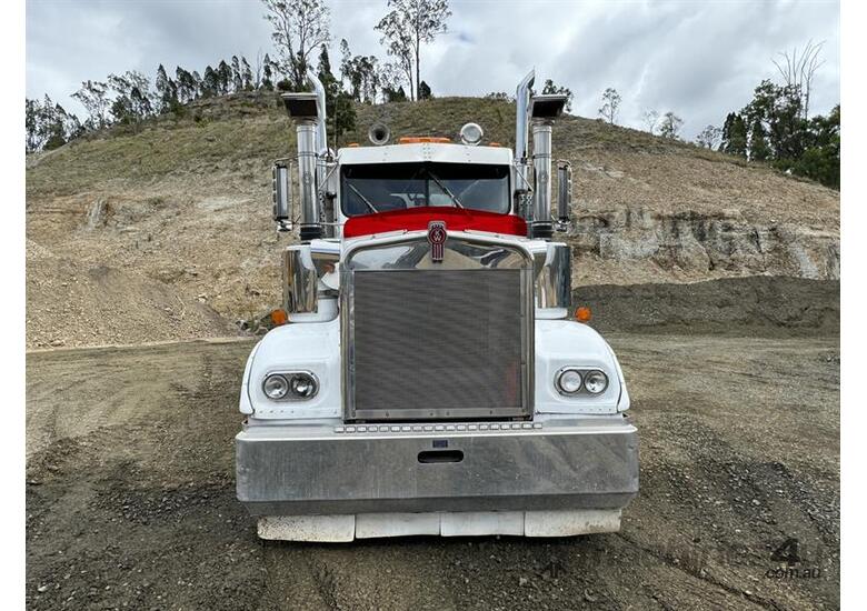 caption 1977 KENWORTH W924 SAR TRUCK AND DOG