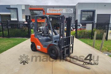 Toyota Forklift 2T Container Entry Mast