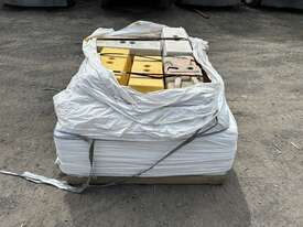 2x Pallets of Concrete Feet - picture0' - Click to enlarge