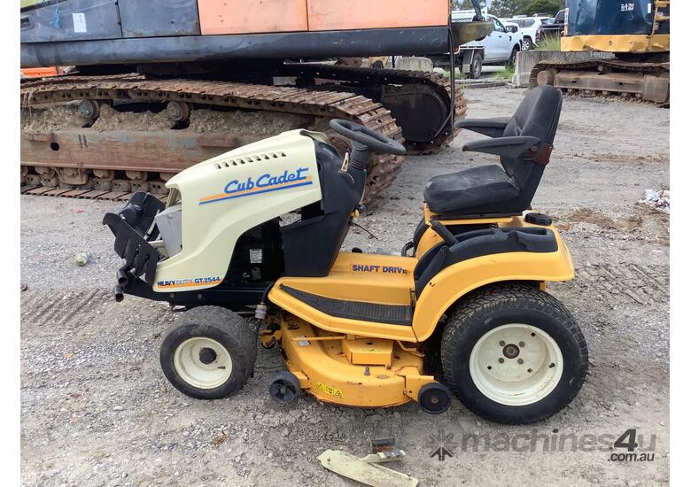 caption Cub Cadet GT2544 Ride On Mower