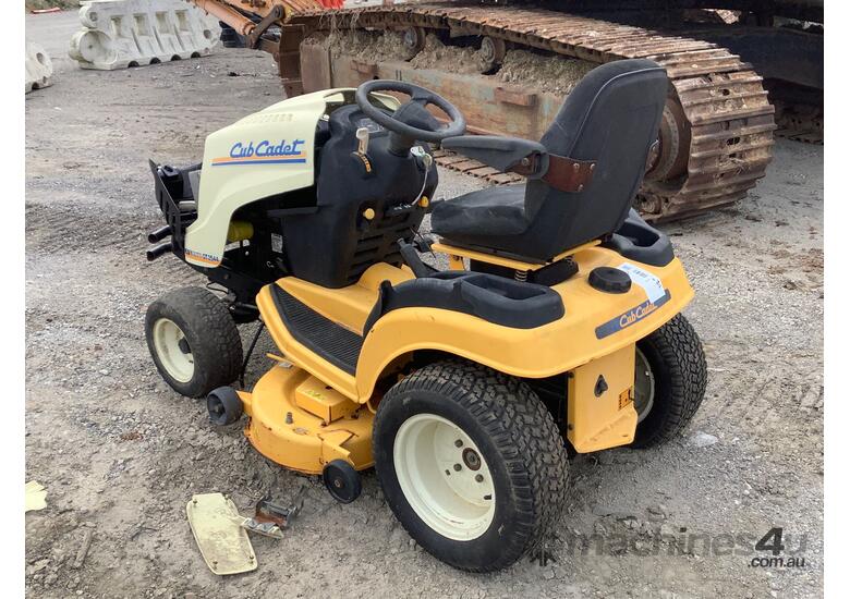 caption Cub Cadet GT2544 Ride On Mower
