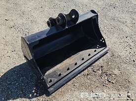 Unused Mud Bucket 1000mm, Ears 35mm, Centers 200mm, Pins 40mm  - picture0' - Click to enlarge