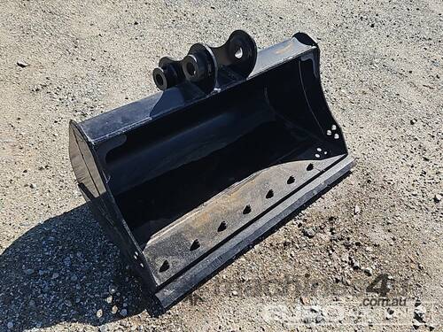 caption Unused Mud Bucket 1000mm, Ears 35mm, Centers 200mm, Pins 40mm