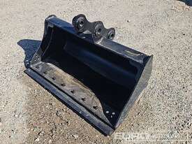 Unused Mud Bucket 1000mm, Ears 35mm, Centers 200mm, Pins 40mm  - picture0' - Click to enlarge