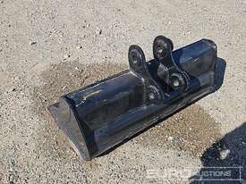 Unused Mud Bucket 1000mm, Ears 35mm, Centers 200mm, Pins 40mm  - picture1' - Click to enlarge