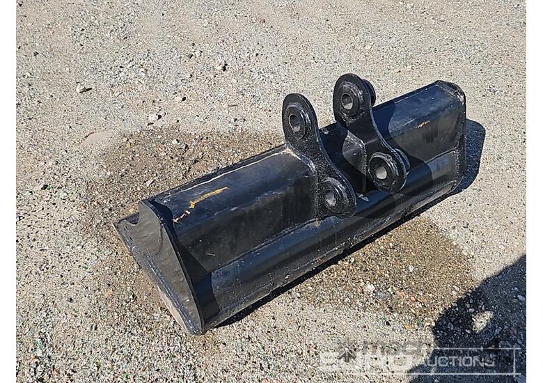 caption Unused Mud Bucket 1000mm, Ears 35mm, Centers 200mm, Pins 40mm