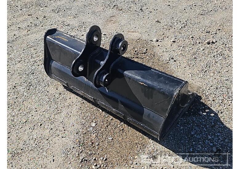 caption Unused Mud Bucket 1000mm, Ears 35mm, Centers 200mm, Pins 40mm