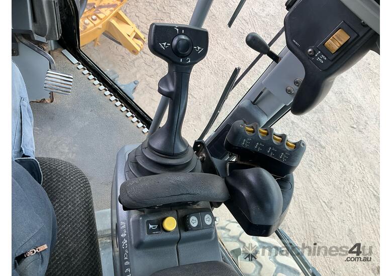 caption 2009 Caterpillar 12M Motor Grader