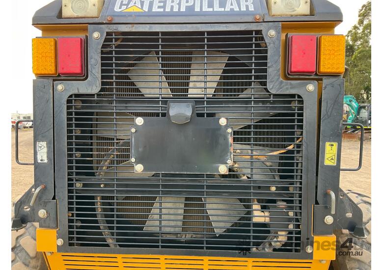 caption 2009 Caterpillar 12M Motor Grader