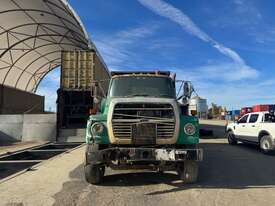 Ford L8000 Tipper with Water Tank - picture1' - Click to enlarge