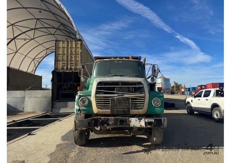 caption Ford L8000 Tipper with Water Tank