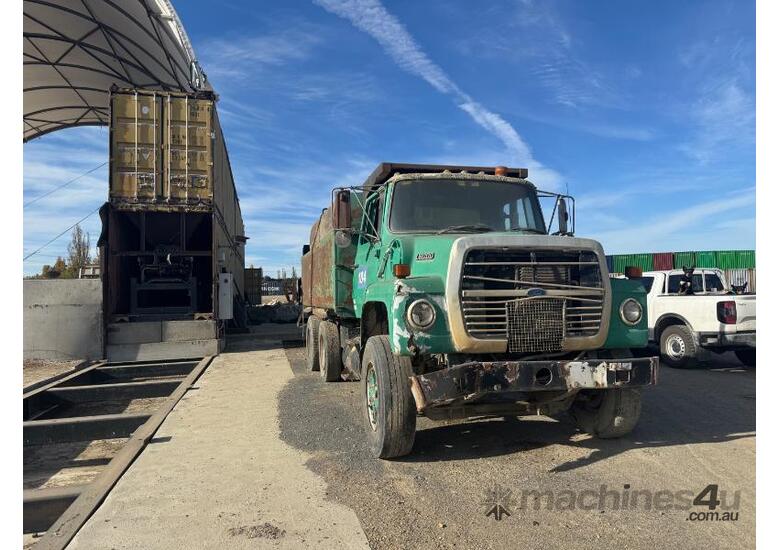 caption Ford L8000 Tipper with Water Tank