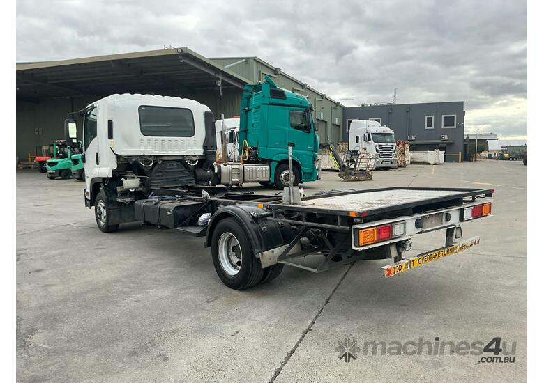 caption 2016 Isuzu FRR 110-260 Cab Chassis