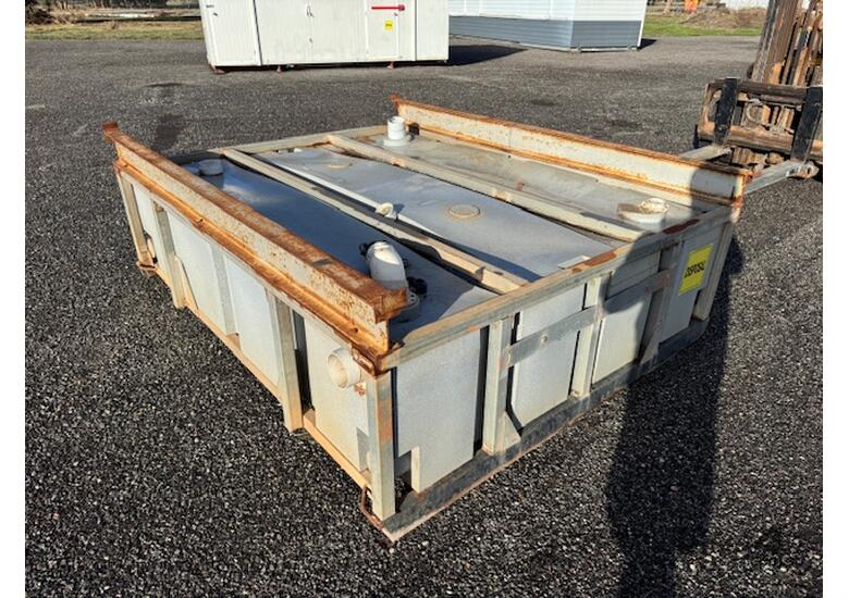 caption Ablution Storage Tank 1900x2430 2000L with steel frame