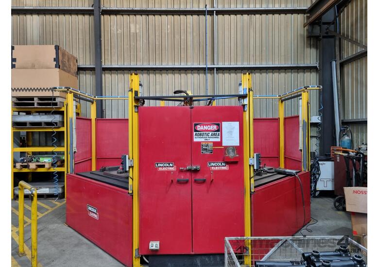 Lincoln Electric Vee Cell Robotic Welder