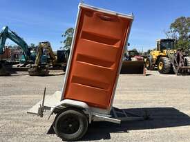 Portable Toilet With Trailer - picture2' - Click to enlarge