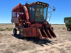Case cotton picker - picture0' - Click to enlarge