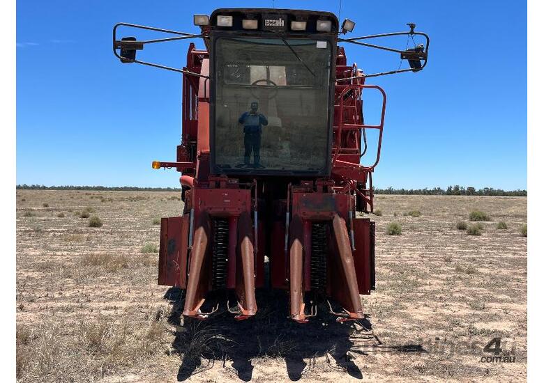 Case cotton picker