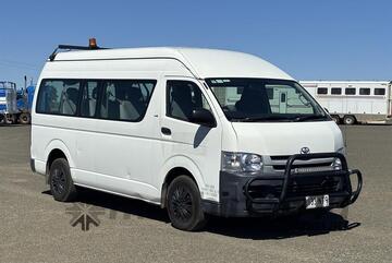 Toyota 2010   COMMUTER BUS