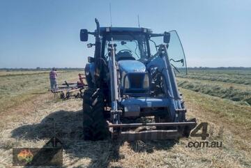 (8644) New Holland Tractor TS110A