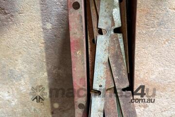 Horwood Bagshaw Clover Harvester - Qty Threscher Concave Bar Shim