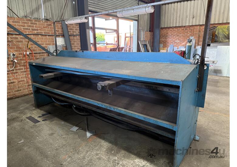 Used Epic hydraulic guillotine for sale (3mm X 3100mm)