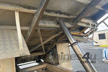 Isuzu 2016   NPS 75-155 Tipper