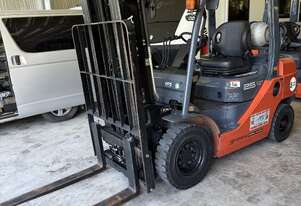 2018 TOYOTA FORKLIFT 8 SERIES DELUX 2.5 TON CONTAINER MAST PERIMETER LIGHTS