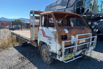 1984 Mitsubishi Canter Table Top (Day Cab)