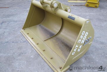 SEC 20 Ton Mud Bucket for Caterpillar CAT320 - Includes Pin, 1930mm Width SEC 20 Ton Mud Bucket for Caterpillar CAT320 - Includes Pin, 1930mm Width
