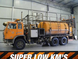 1989 International Acco 2250D Water Truck - picture0' - Click to enlarge